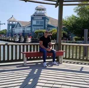 Meet your Posher, Javier